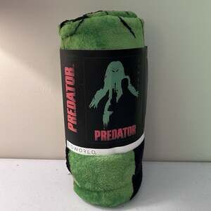Bioworld Predator Throw Blanket Green & Black 45”x60” Soft NEW Velvety